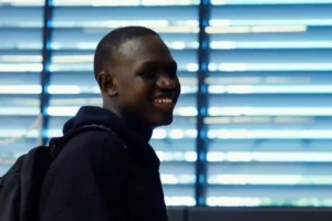 开云官网-开启新旅程太阳官方晒三位新秀到队第一天动态