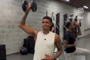 火箭媒体：小贾刚签完合同就开启了训练 伊森&amp;阿门&amp;申京也都开练