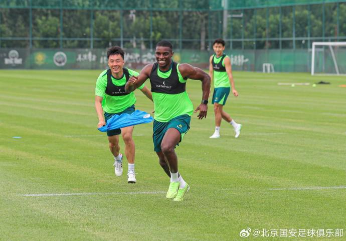 kaiyun-足球报：国安内部表态主场赢申花，周金辉曾去更衣室挽留李磊