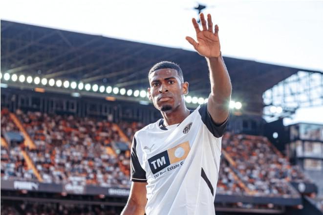 开云APP-西媒：莫斯克拉将以总价2200万欧加盟阿森纳，球员周三体检