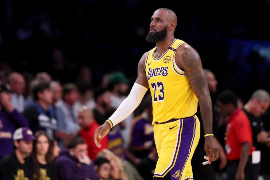 詹姆斯：若小儿子布莱斯26年进入NBA，我不排除届时继续征战