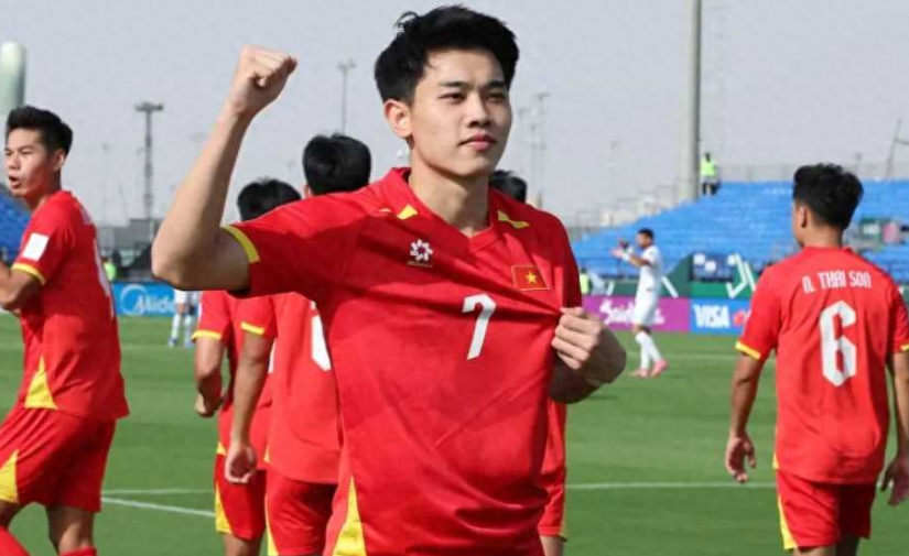 开云移动端-0-1爆冷!1-0绝杀!U23亚洲杯：黑马3连胜,夺冠热门出局,中国队喜讯